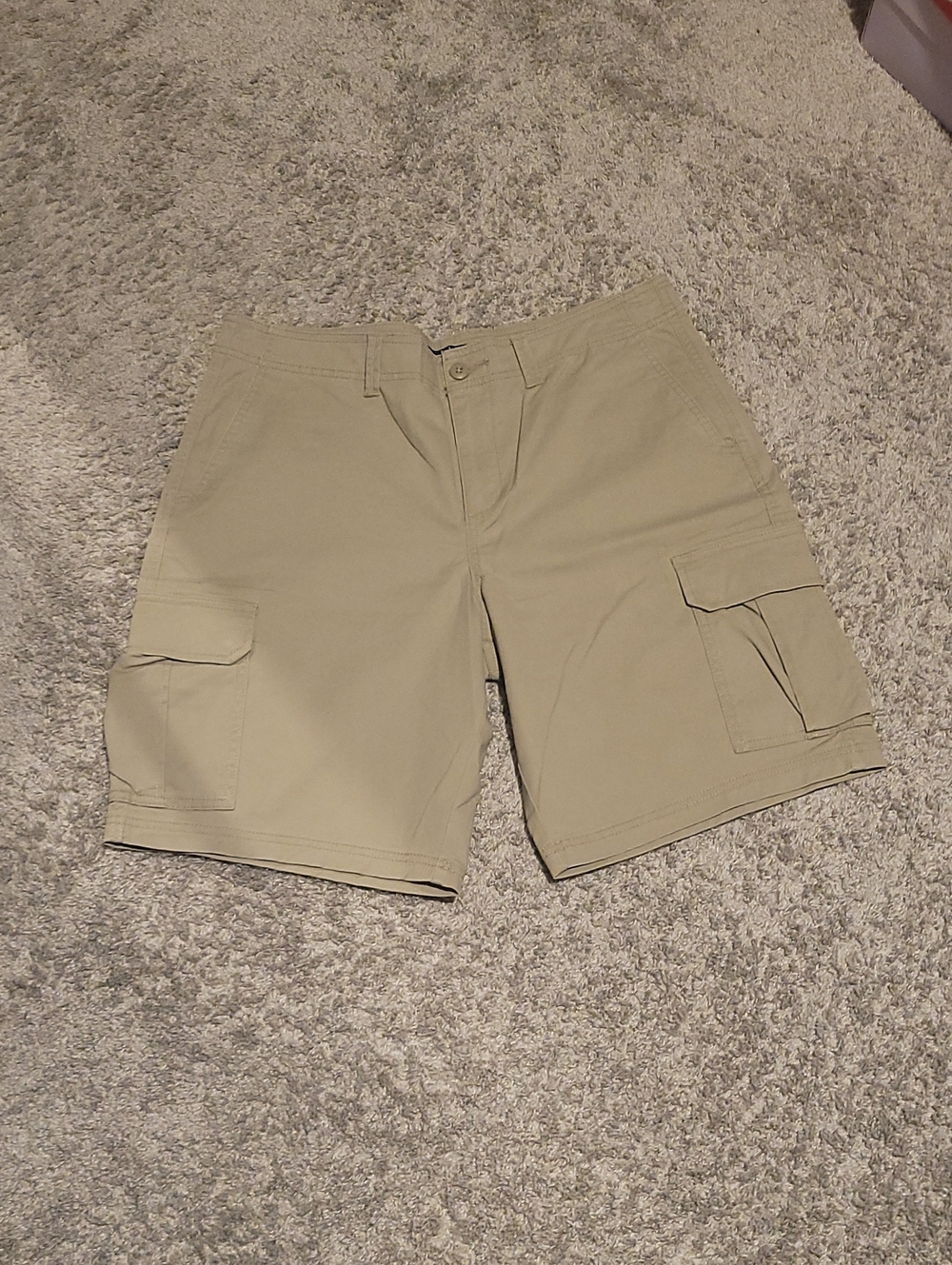 George Men’s Cargo Shorts — Khaki